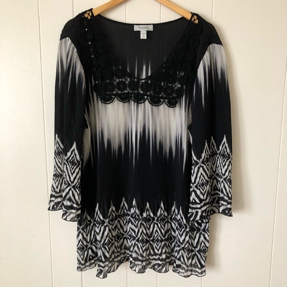 dressbarn Tops - Dressbarn Black and White Pattern Pleated Blouse Tunic Size 3X